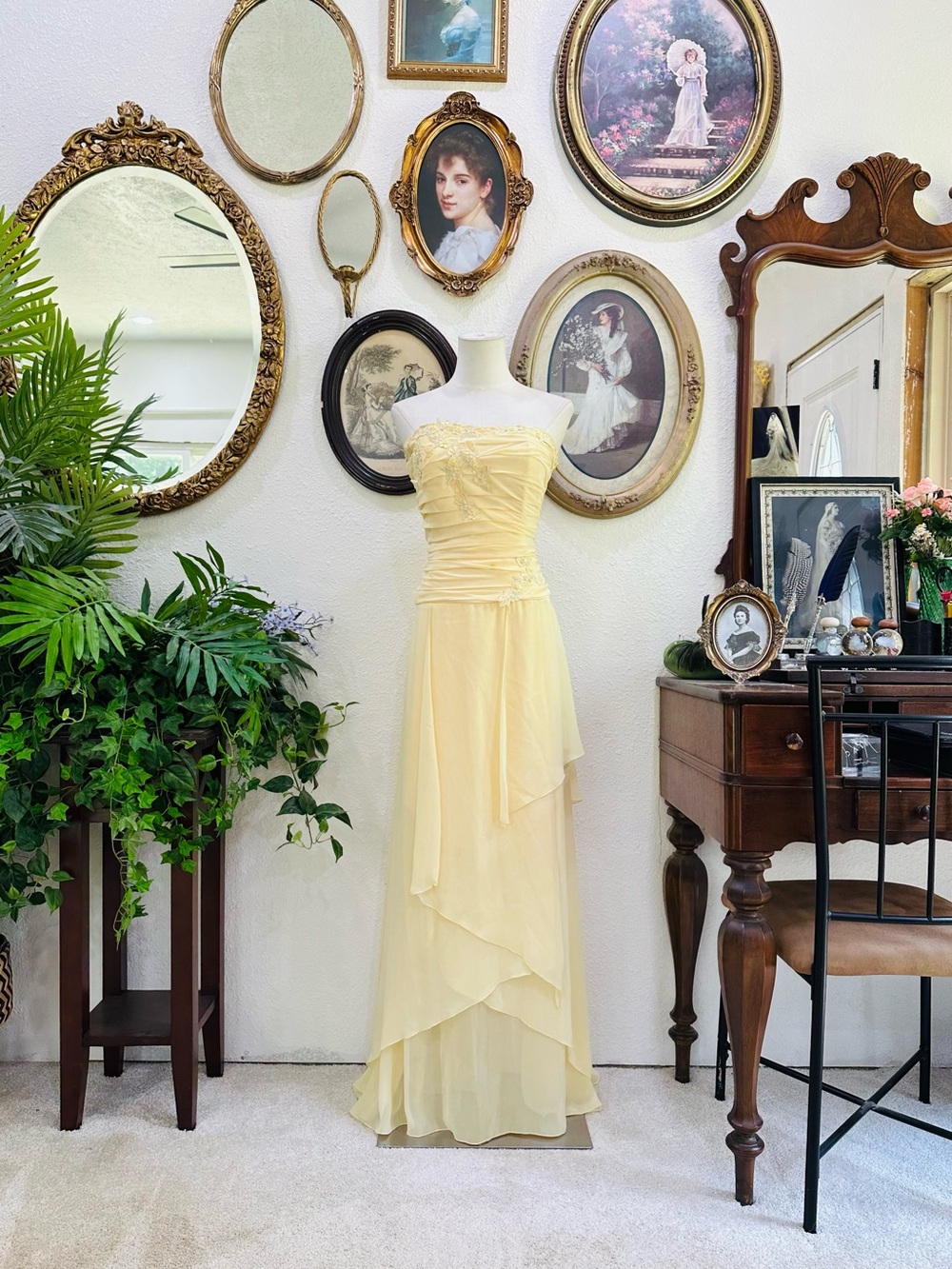 Jessica McClintock Strapless Pale Yellow Chiffon Evening Gown